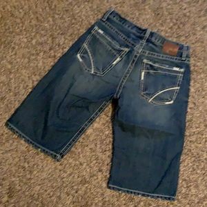 Men’s jean shorts from the buckle